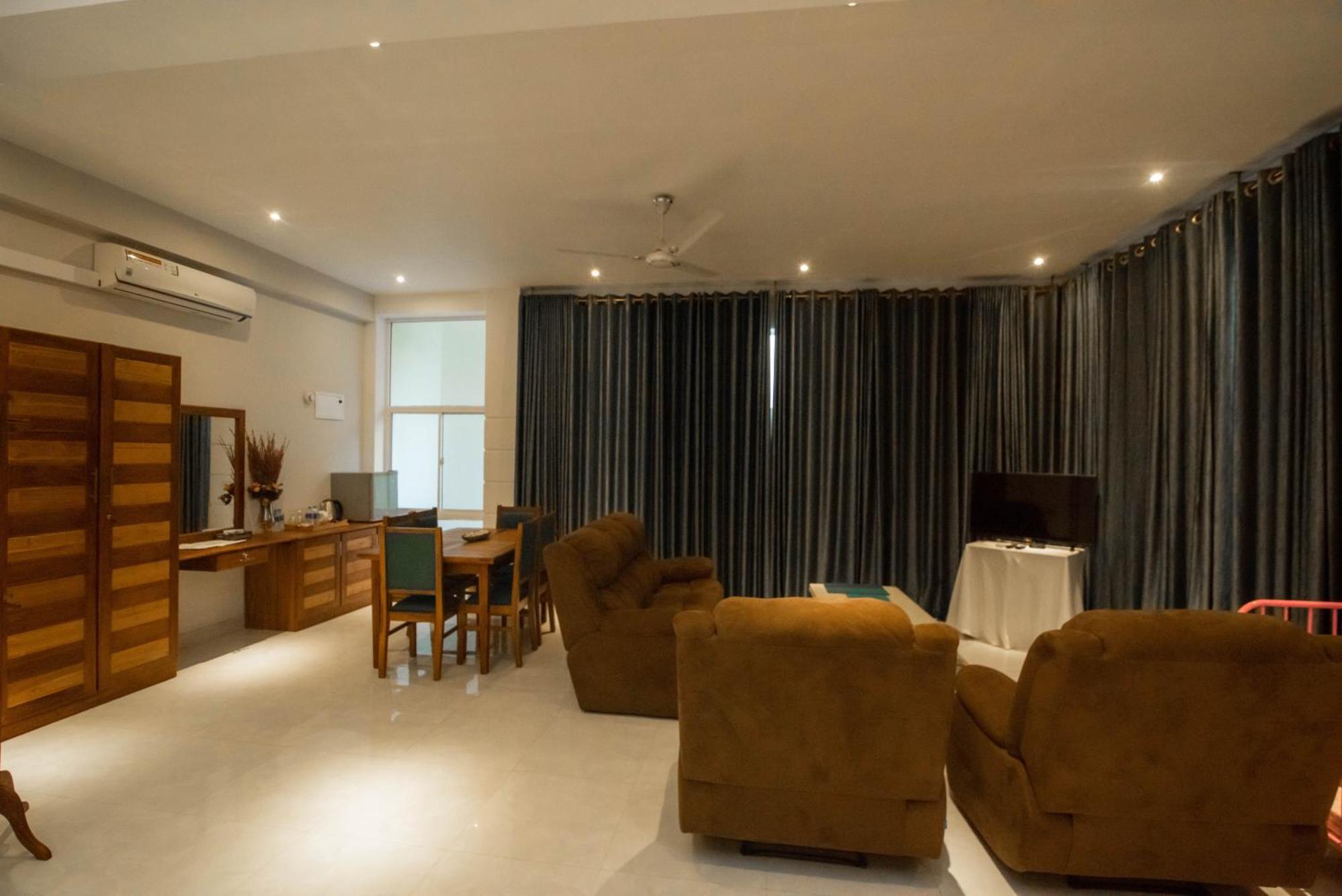 Royal Reach Udawalawe Hotel Phòng bức ảnh
